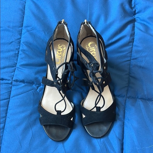 Sophisticated Black Stiletto Heels with Strappy Design - Picture 7 of 12